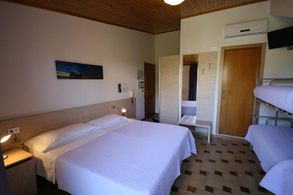 Albergo Centopini Gemmano Værelse billede