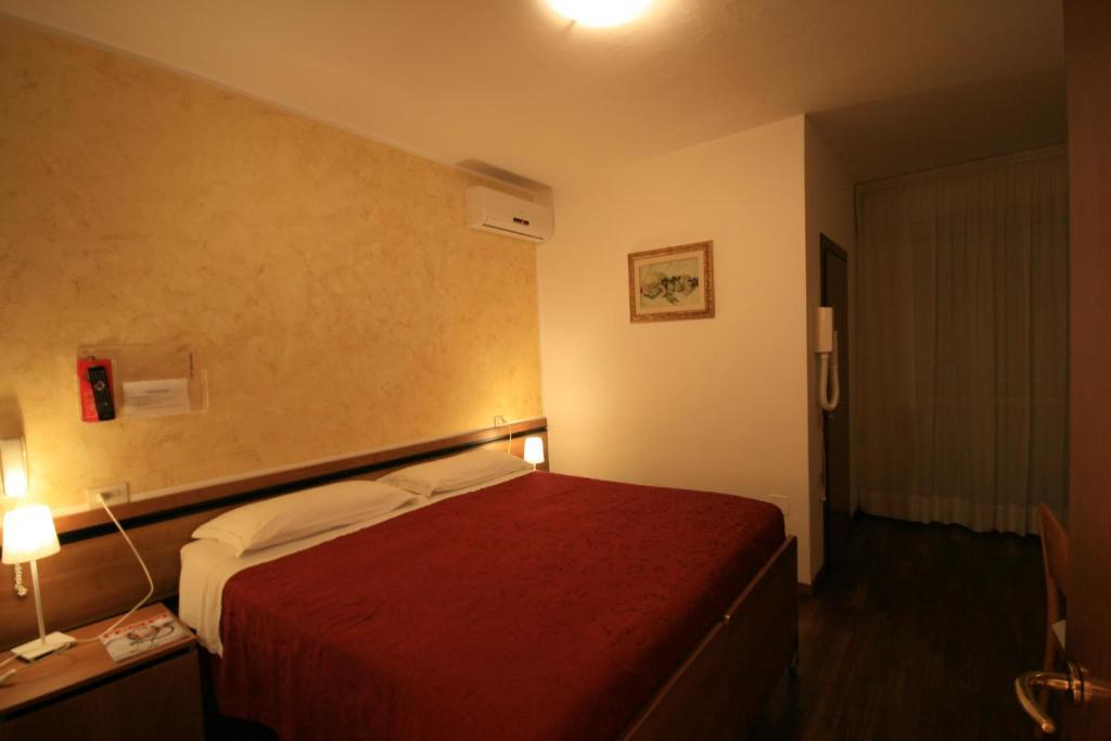 Albergo Centopini Gemmano Værelse billede